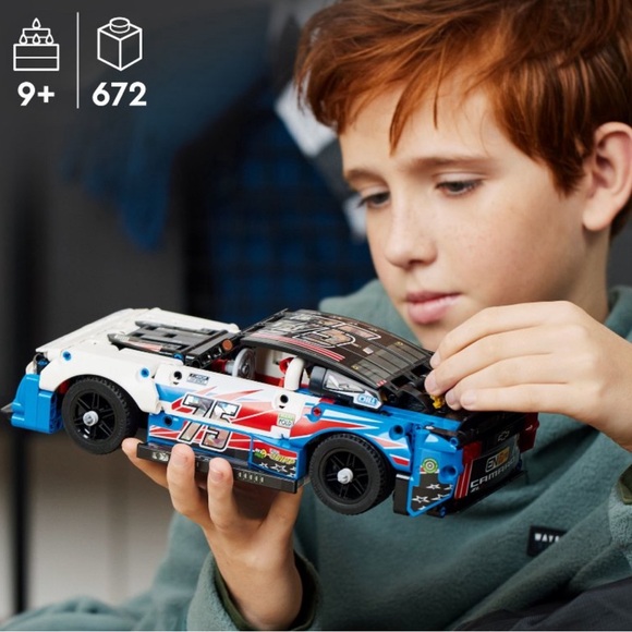 LEGO Technic NASCAR Next Gen Chevrolet Camaro ZL1 NWT - Picture 3 of 8